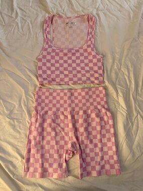 Lilac Pink Checkerboard Sports Bra & Biker Short Set - Medium 💕